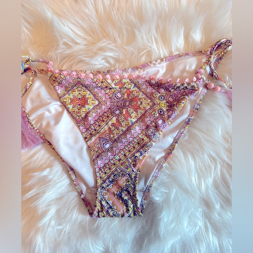 NEW• Victoria’s Secret Bohemian Pastel Paisley Cheeky Ruched Bikini• L
